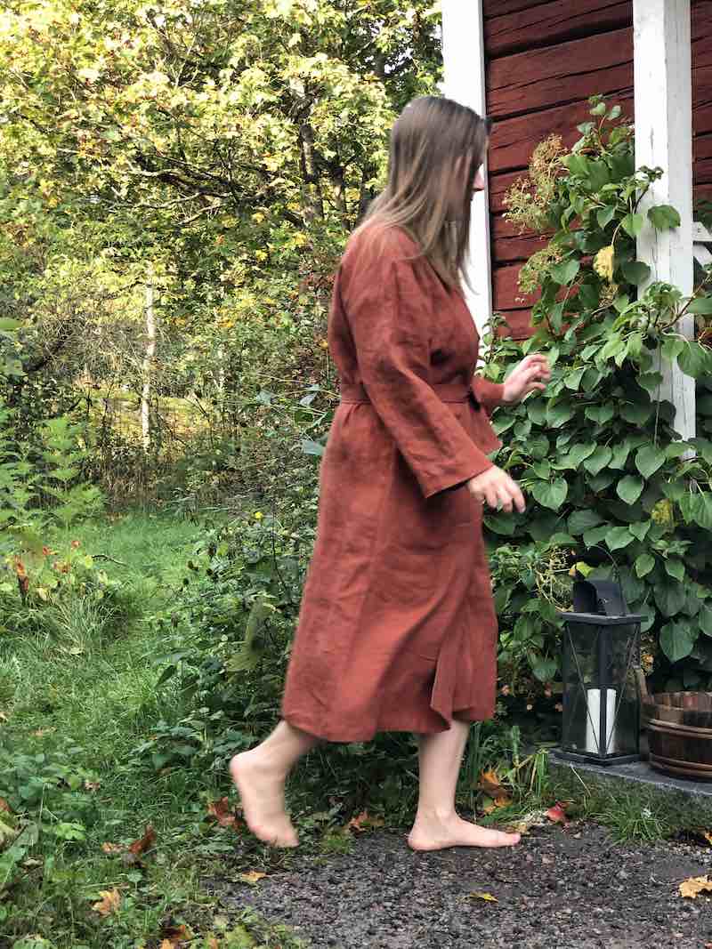 Saunatonttu Mailin Pellavakylpytakki ruoste Bathrobe Saunatonttu by Kaurilan Sauna 